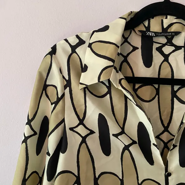 ZARA Tan Black Button Down Long Sleeve Shirt Geometric Print Women's size Small - Image 4