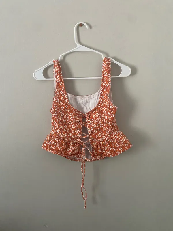 Mabel MARBLE Orange and White Floral Crop Top - Image 2