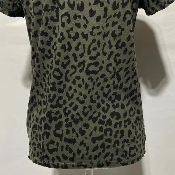 Lucky Brand Animal Print Short Sleeve Crewneck T-Shirt Olive Green Size Medium - Image 9