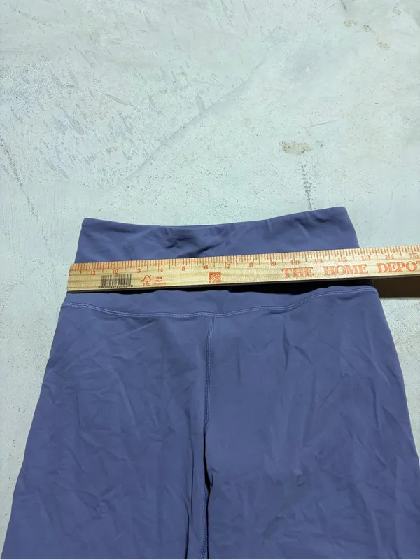 Athleta Women’s ultra High-Waist elation 9” short medium - Image 2