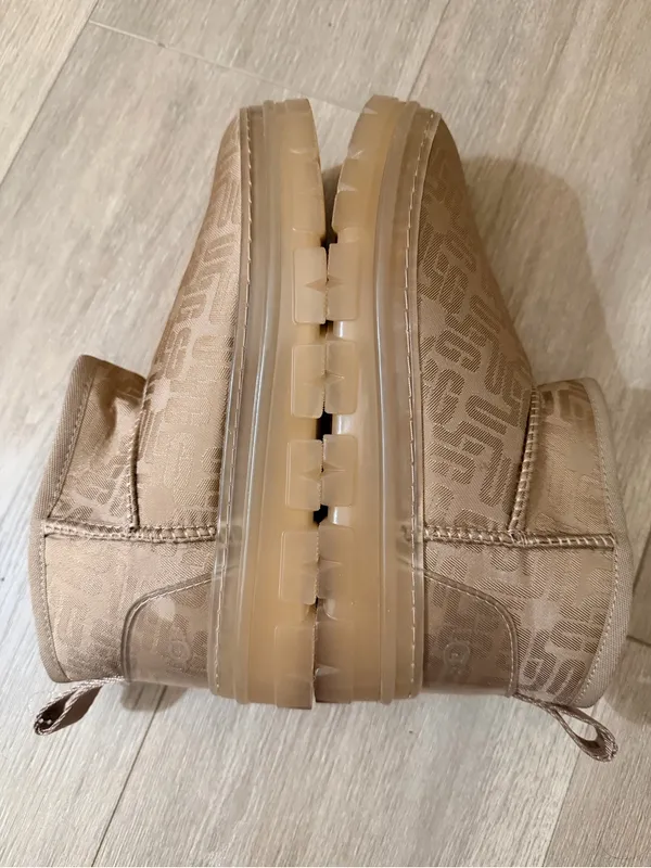 UGG Chestnut Logo Short Shearling-Lined Booties - Image 4