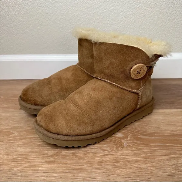 UGG Bailey Button Chestnut Brown Ankle Boots, Size 8 - Image 3