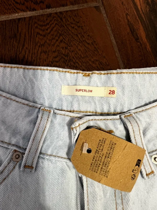 Levi’s Light Wash Denim Jeans Super Low Two Toned Wide Leg High Rise Size 28 - Image 3