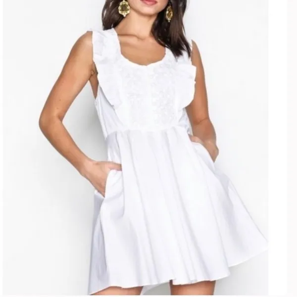 Free People “half moon”white mini dress with floral lace inset & ruffles.Size XS - Image 7