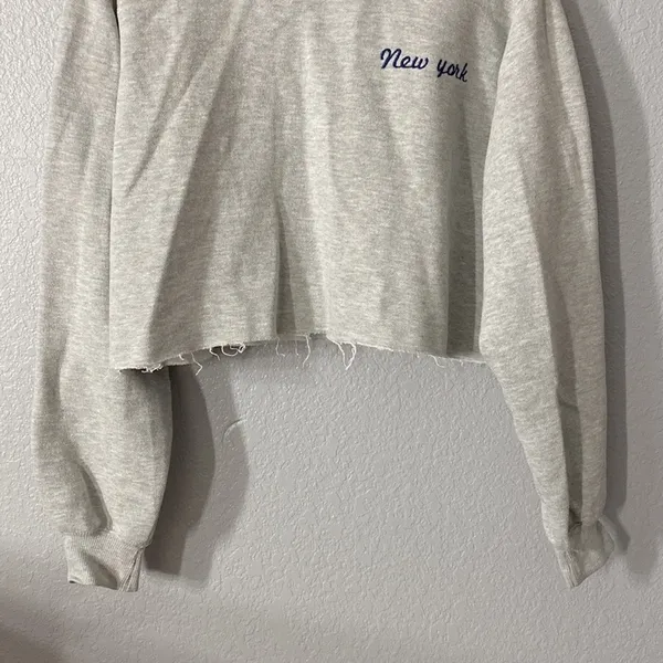 Brandy Melville New York Gray Crewneck Crop Sweater - Image 5