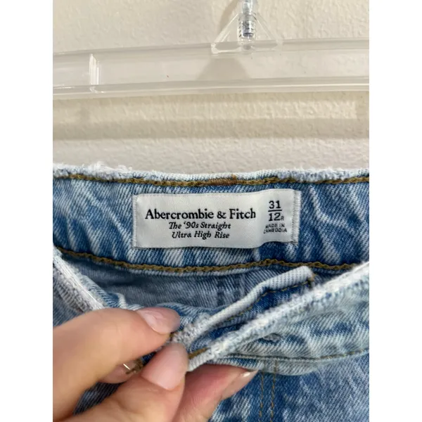 Abercrombie 90s Straight Jeans Ultra High Rise‎ Light Wash Denim Size 31/12 - Image 3