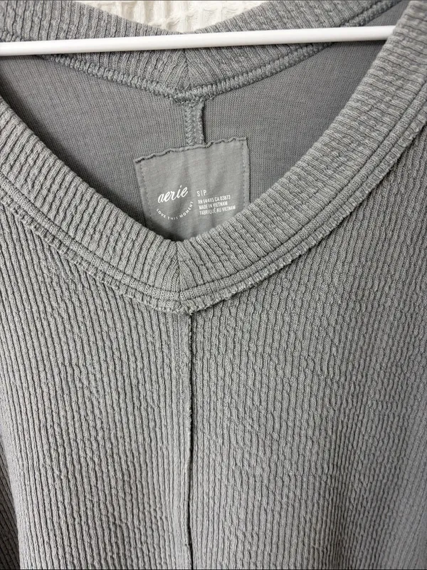 Aerie Wonder Textured Ribbed V-Neck Sweatshirt in Silver Shadow Small - Image 3