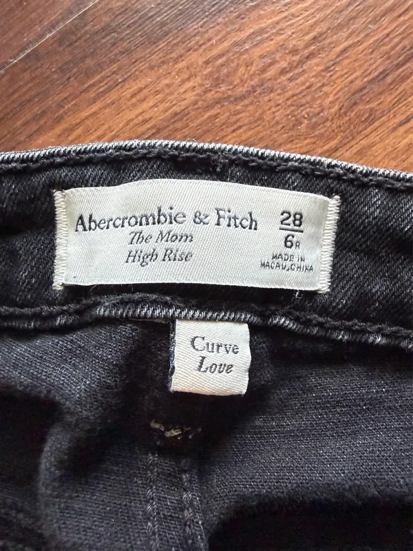 Abercrombie & Fitch Distressed Mom High Rise Curve Love - Image 3