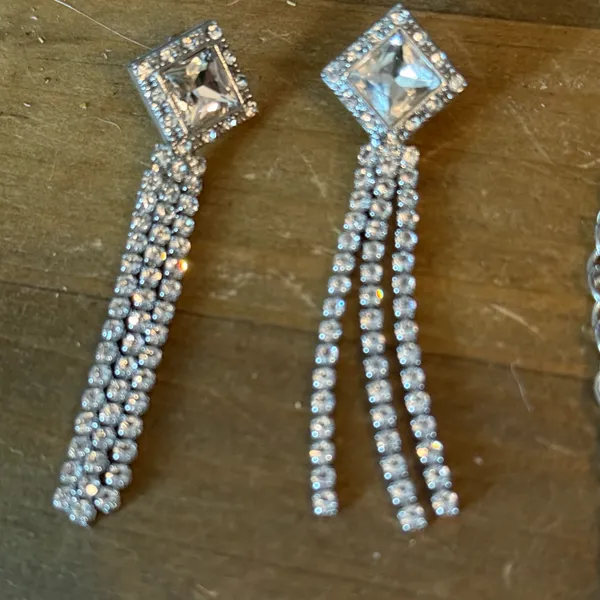 Silver tone glitzy rhinestone jewelry set - Image 4