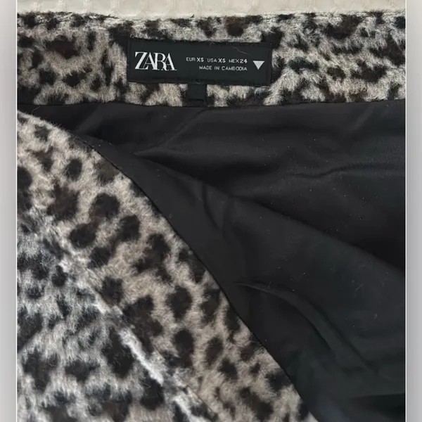 Zara Black and Gray Animal Print Jacket - Image 5