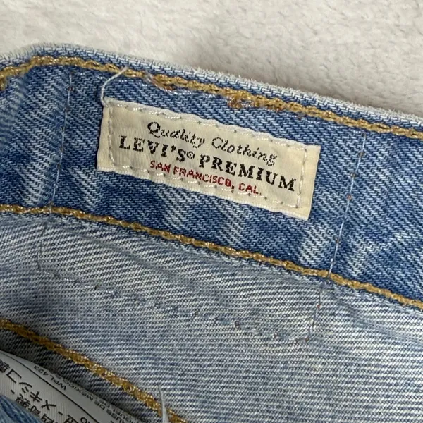 Levis Premium 501 Original Shorts Womens 27 Light Wash Blue‎ High Rise Cut Off E - Image 2