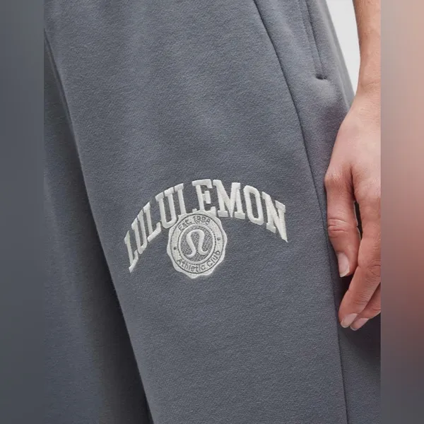 Lululemon NWT Scuba Mid Rise Oversized Fleece Joggers Graphic Solar Grey Size XL - Image 3