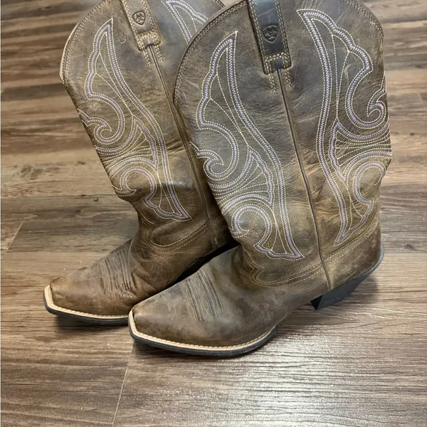 ARIAT boots! - Image 5