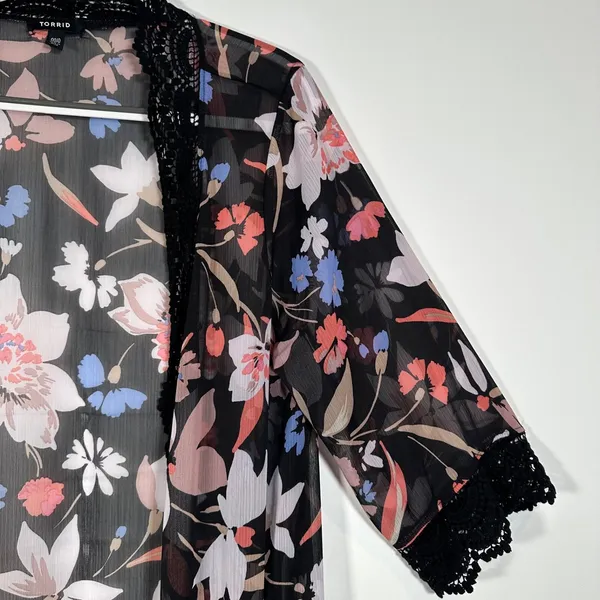 Torrid Floral Kimono Duster Women's 00/0 M/L Black Floral Lace Trim Long Open - Image 4