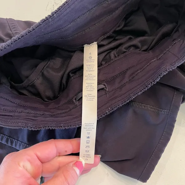 Lululemon Tracker Shorts‎ Size 4 - Image 4