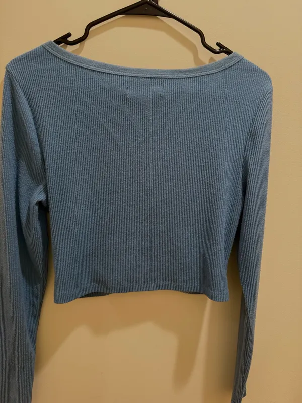 Urban Outfitters blue long sleeve v-neck crop top with buttons - Image 2