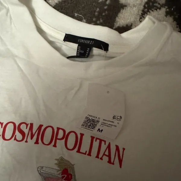 Forever 21 NWT COSMOPOLITAN COCKTAIL CROPPED TEE - Image 4