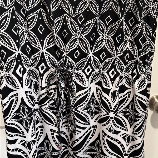 White House Black Market Dress M Black‎ White Off Shoulder Geometric - Image 4