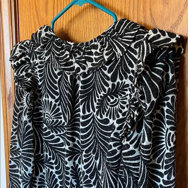 LOFT Black &‎ White Leaf Print Blouse Small Long Sleeve Ruffles Lined Textured - Image 8