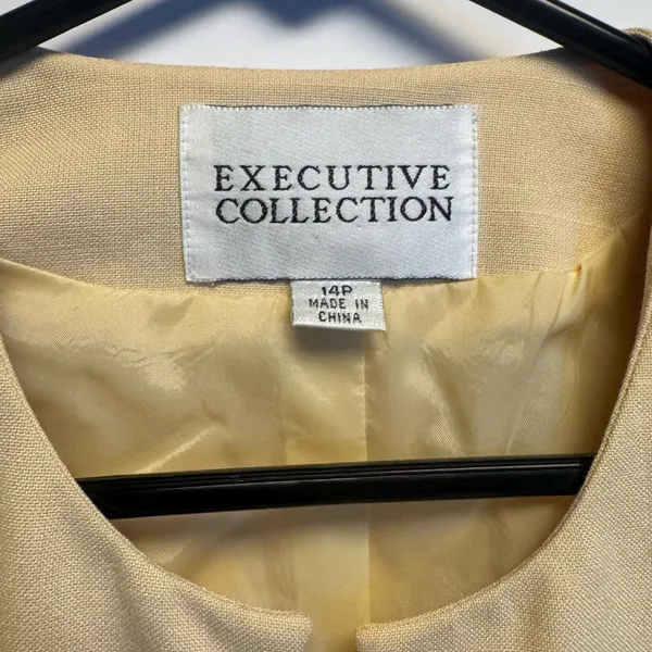 Elegant Cream Yellow Embroidered Women's‎ Jacket - Image 5
