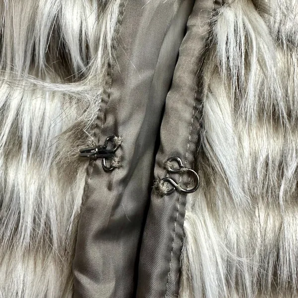 Ariat Women's Stripes Faux Fur Vest in Gray and Ivory, Size Smal - Image 4