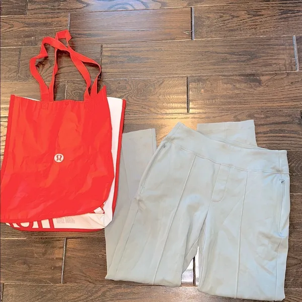 Athleta Blue Activewear pants size 6 with Lululemon tote bag - Image 4