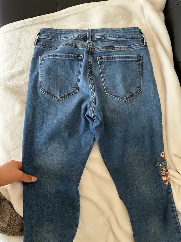Embroidered blue jeans old navy  - Image 2