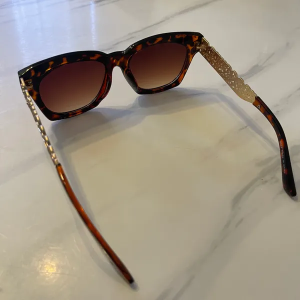 Cute tortoise sunglasses with flower gold frames Multiple - Image 3