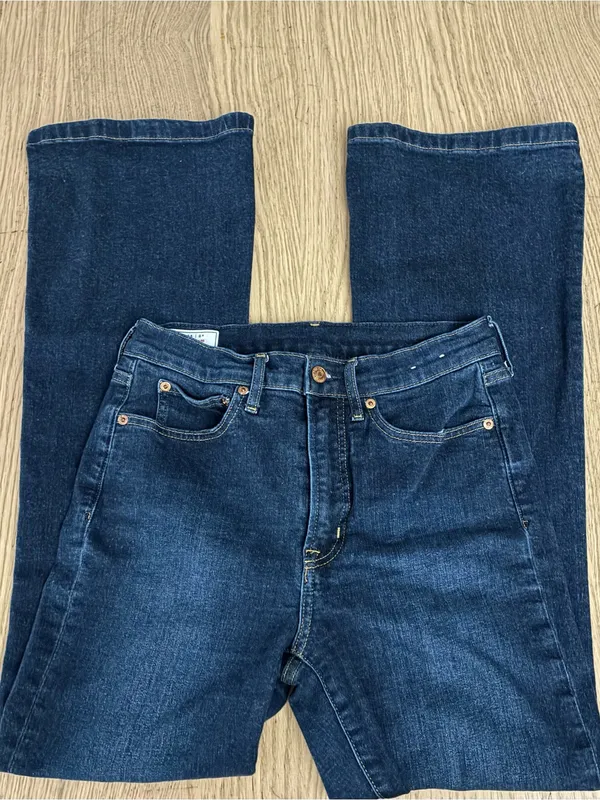 GAP 70's High Rise Flare Jeans in Dark Wash 28 - Image 10