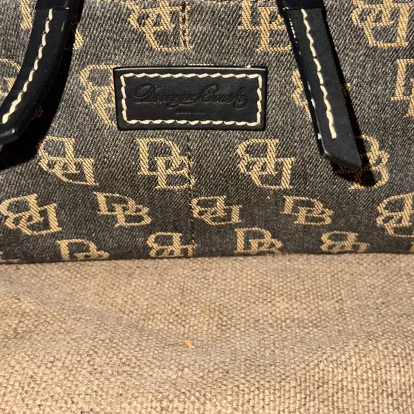 Dooney & Bourke Y2K Black and Tan Monogram Shoulder Bag - Image 2