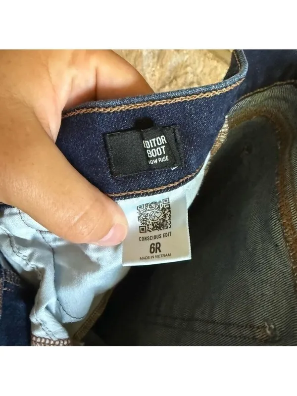 Express Women's Editor Boot Low Rise Jeans Size 6R - Image 4
