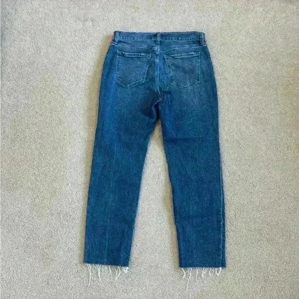 Old navy blue distressed boyfriend midrise jeans in size 4 - Image 3
