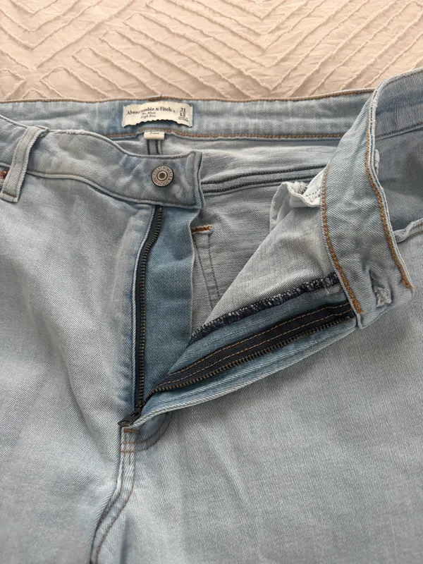 Abercrombie High-Rise Mom Jeans curvy love - Image 2
