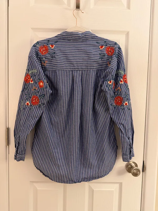BeachLunchLounge Blue Striped Floral Embroidered Button Down Shirt Small - Image 2