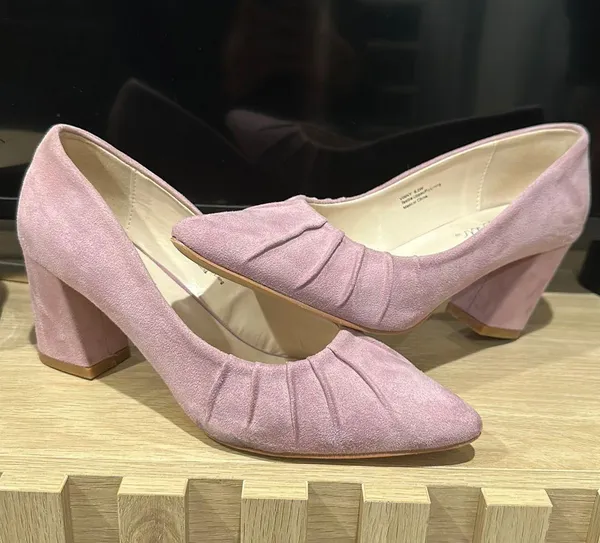 DSW Lavender Pointed Toe Heels - Image 4