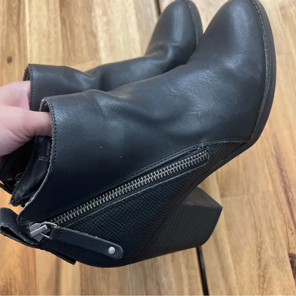 dv by Dolce Vita Black Ankle Booties | Size 7.5 - Image 5