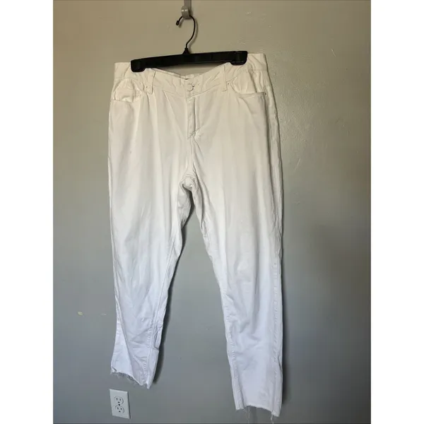 Denim White Cropped Jeans Frayed Hem Straight Leg Made in USA Size 10 - Image 2