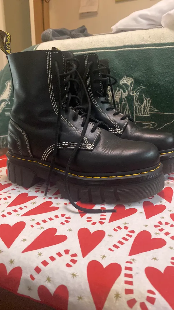 Dr. Martens Audrick 8-Eye Quilted Platform Boots in black Nappa Lux leather with white contrast stitching Size 9W - Image 4
