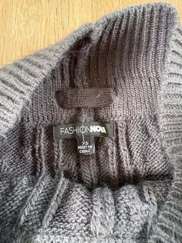 FashioNova Grey Cable Knit Matching Sweater Set - Image 9