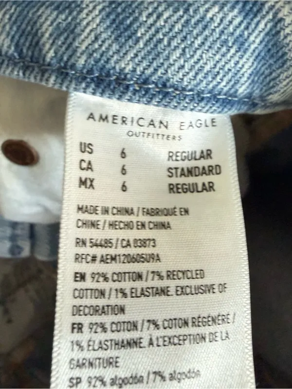American Eagle Distressed Baggy Jeans. Size 6 - Image 5