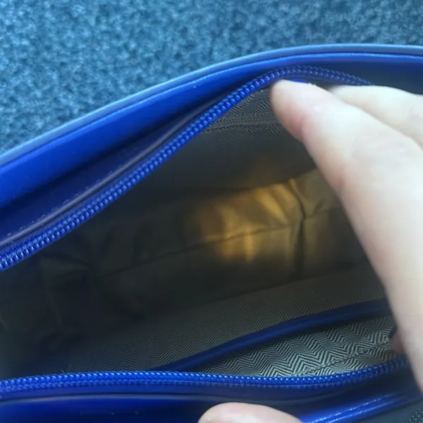 Blue purse with blue chain detailing - Image 8