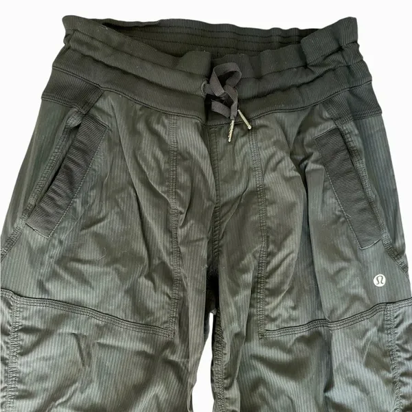 LuLuLemon Ladies Cropped Elastic Waist Pants black Size 4 - Image 4