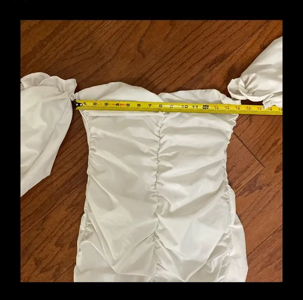 White dress with attached short Puffy sleeves - Size Medium - Image 9