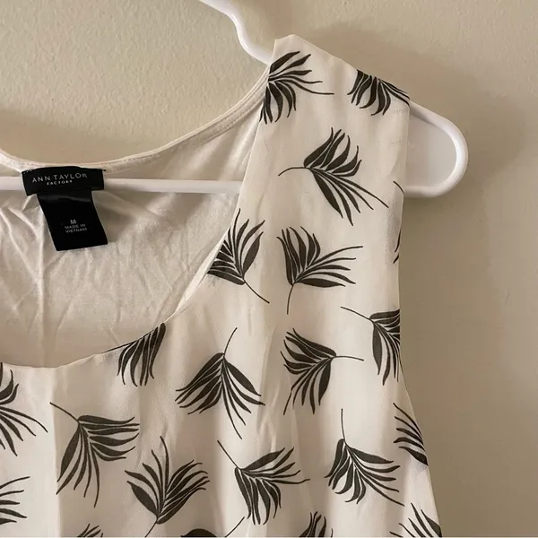 Ann Taylor factory lined white pattern sleeveless‎ lightweight summer top casual - Image 2