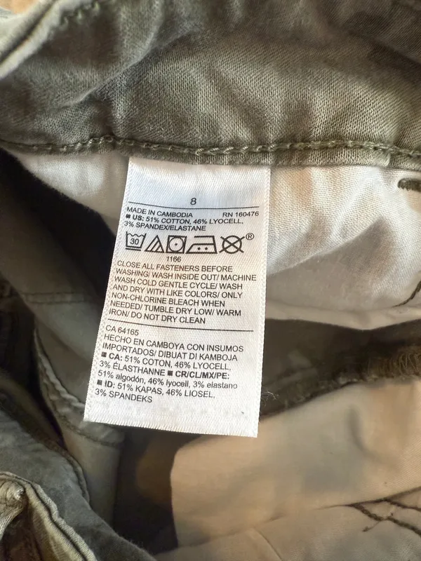 Old Navy Women’s Camouflage Skinny Stretchy Cargo Pants - Image 5