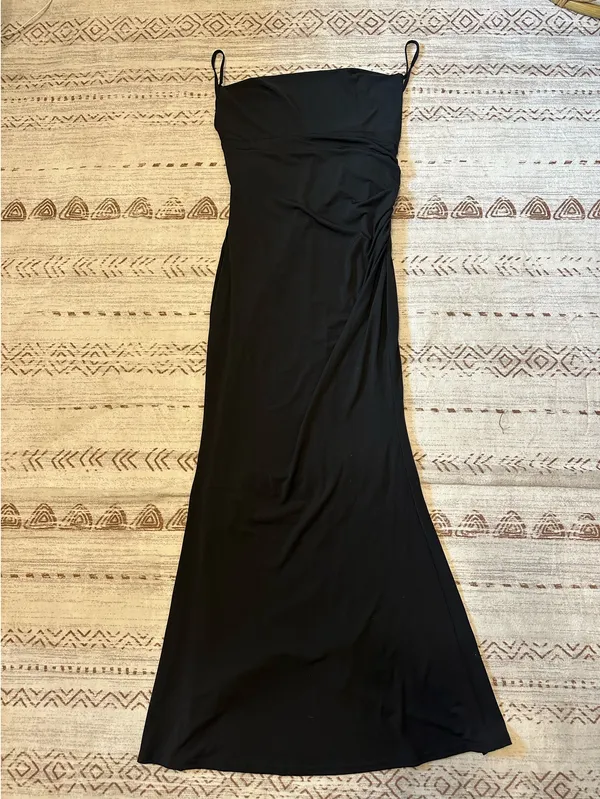 Black maxi dress with lace detail and adjustable strap - Image 2