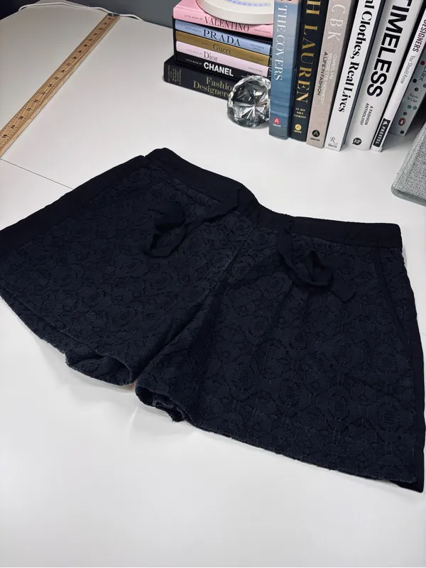 Ann Taylor LOFT Black Lace Overlay Drawstring Shorts EUC Size 2 - Image 2