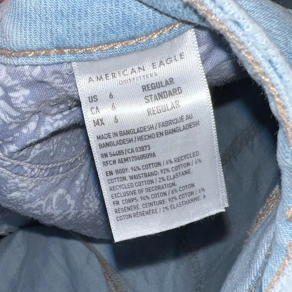 American Eagle Ripped Mom Jean Size 6 Regular - Image 6