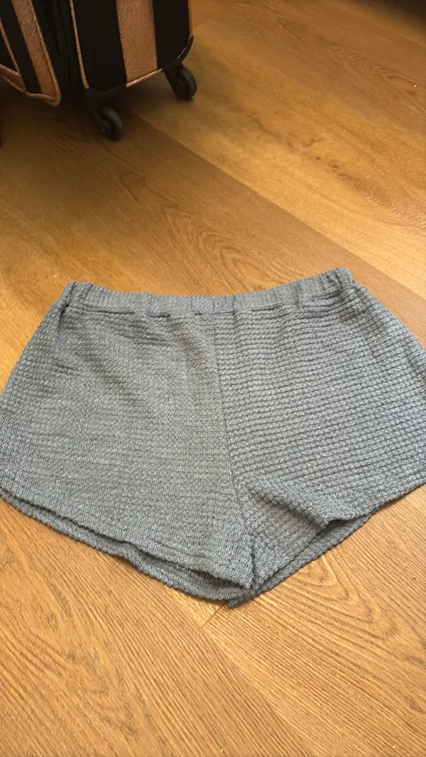 Cupshe sweat set shorts and sweatshirt - Image 6