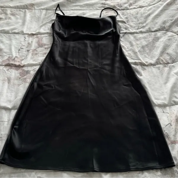 Threads & States black satin spaghetti straps cowl neck slip dress, size S party - Image 9